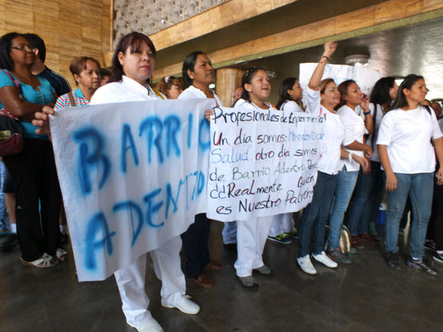 Trabajadores de Barrio Adentro protestaron en MinSalud (Fotos)