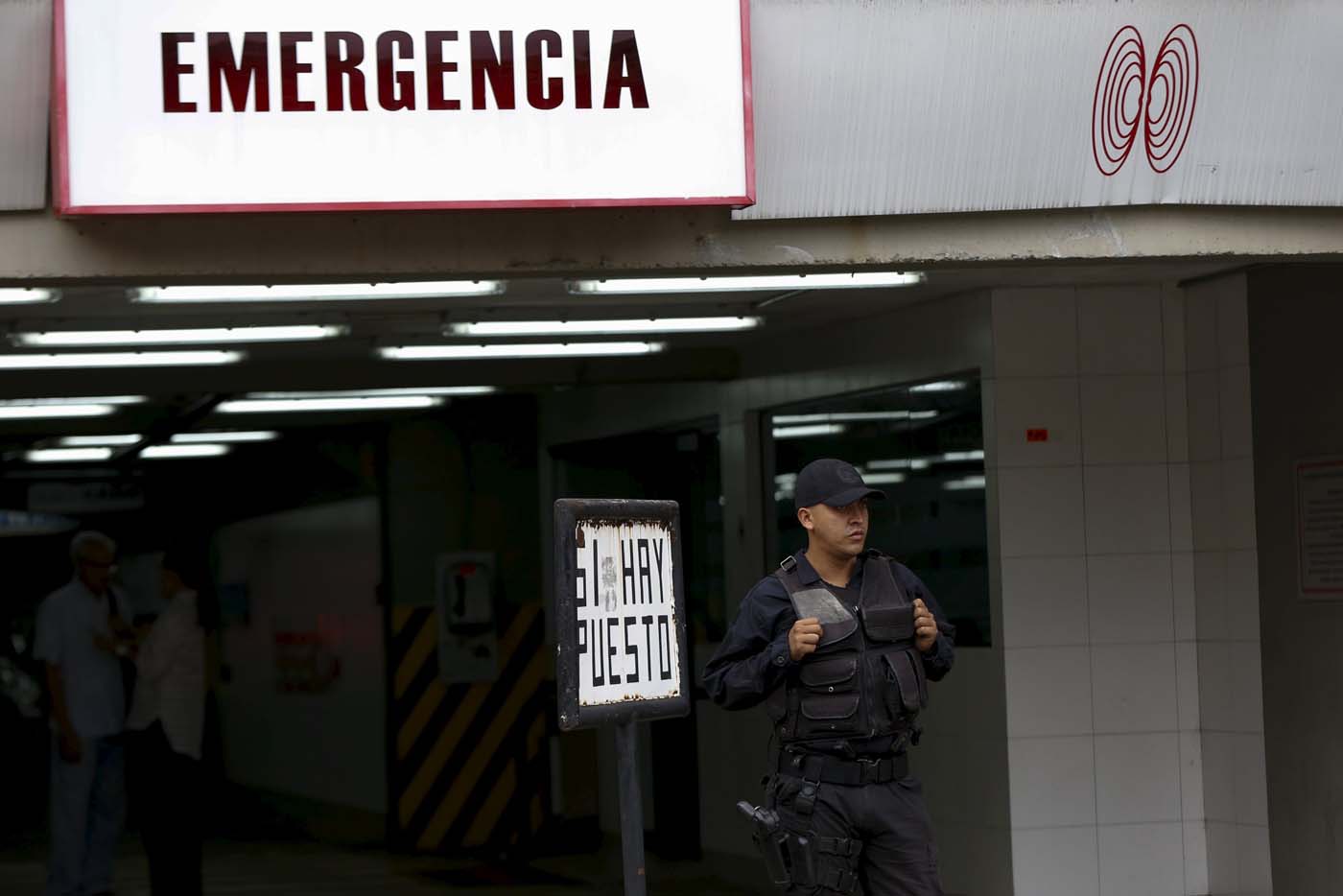 Antonio Ledezma hospitalizado en el Urológico San Román