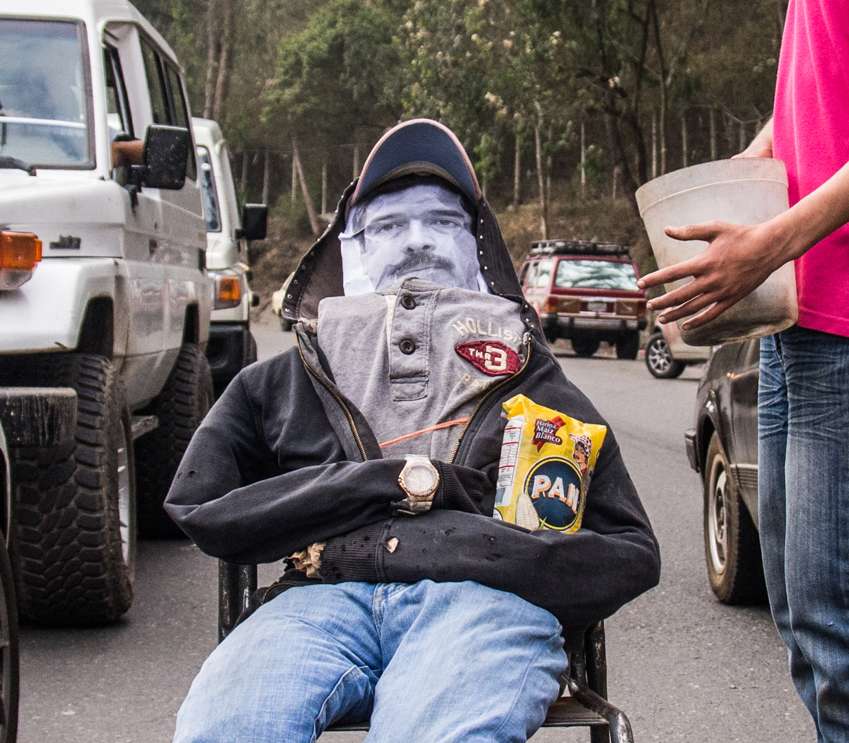 Jóvenes detenidos por quemar Judas de Maduro fueron liberados