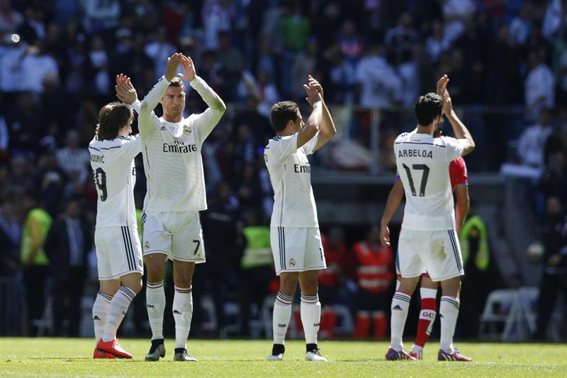 Real Madrid golea al Granada con cinco goles de Ronaldo y presiona al Barça