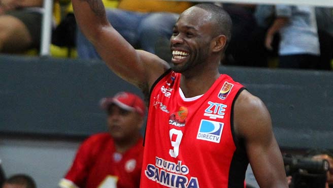 Carl Elliott el mejor de la décima semana en la LPB