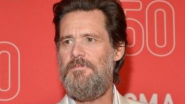 Jim Carrey sorprende con nuevo look al estilo hipster