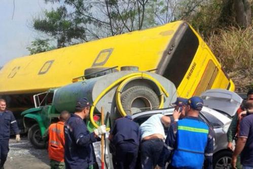 Un fallecido y seis lesionados tras accidente en la ARC (Fotos)