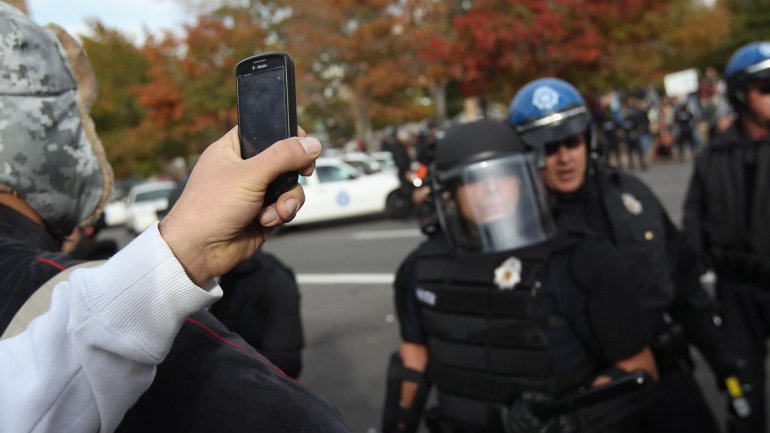 Crean aplicación para denunciar abusos policiales (… ¿servirá en Venezuela?)