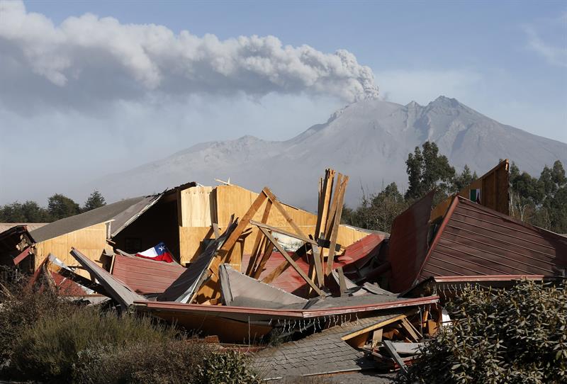 Lluvias aumentan peligro de aluviones por erupción del volcán Calbuco