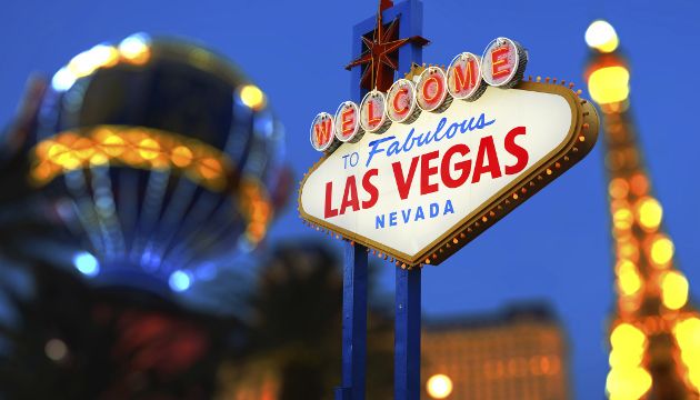 Los matrimonios exprés en Las Vegas… ahora comienzan en el aeropuerto