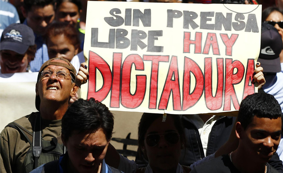 Análisis de la censura impuesta por Maduro & Co.: Conatel amenazó a televisoras con cierre si sale la palabra “dictadura”