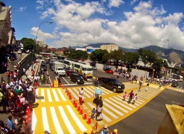 Buhoneros violentos rociaron con gasolina a un PoliSucre: Ocariz afirma que no cederán