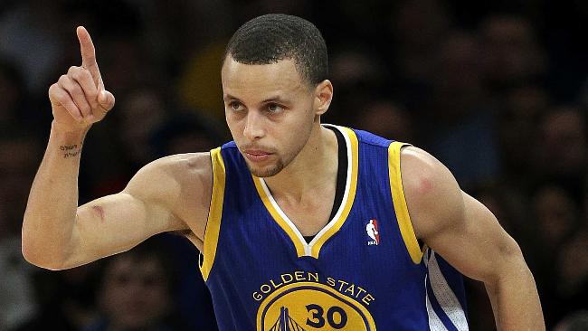 Stephen Curry le ganó el duelo a James Harden