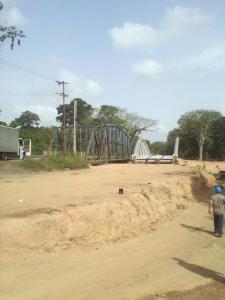 Cierran la Troncal 9 por trabajos de construcción de Puente El Samán en Miranda