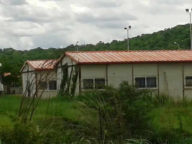 El evidente abandono del campamento chino del ferrocarril Tinaco-Anaco (fotos)