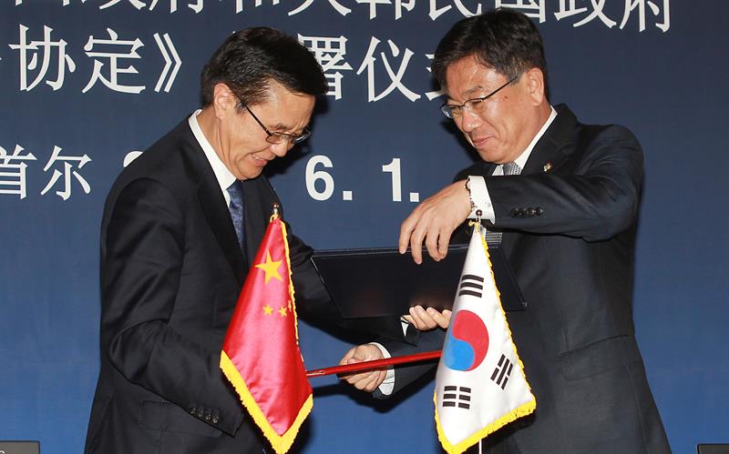 China y Corea del Sur firman un acuerdo de libre comercio