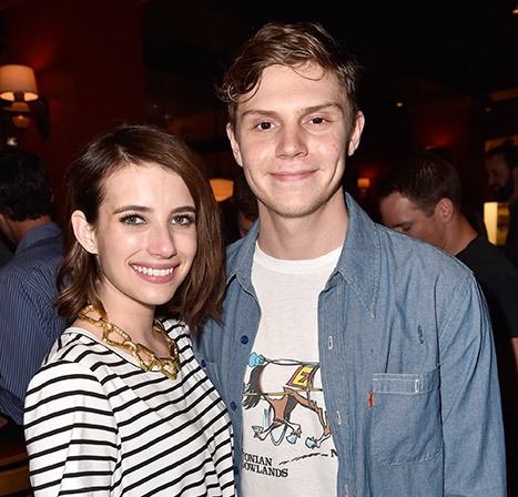 Emma Roberts y Evan Peters rompieron su compromiso