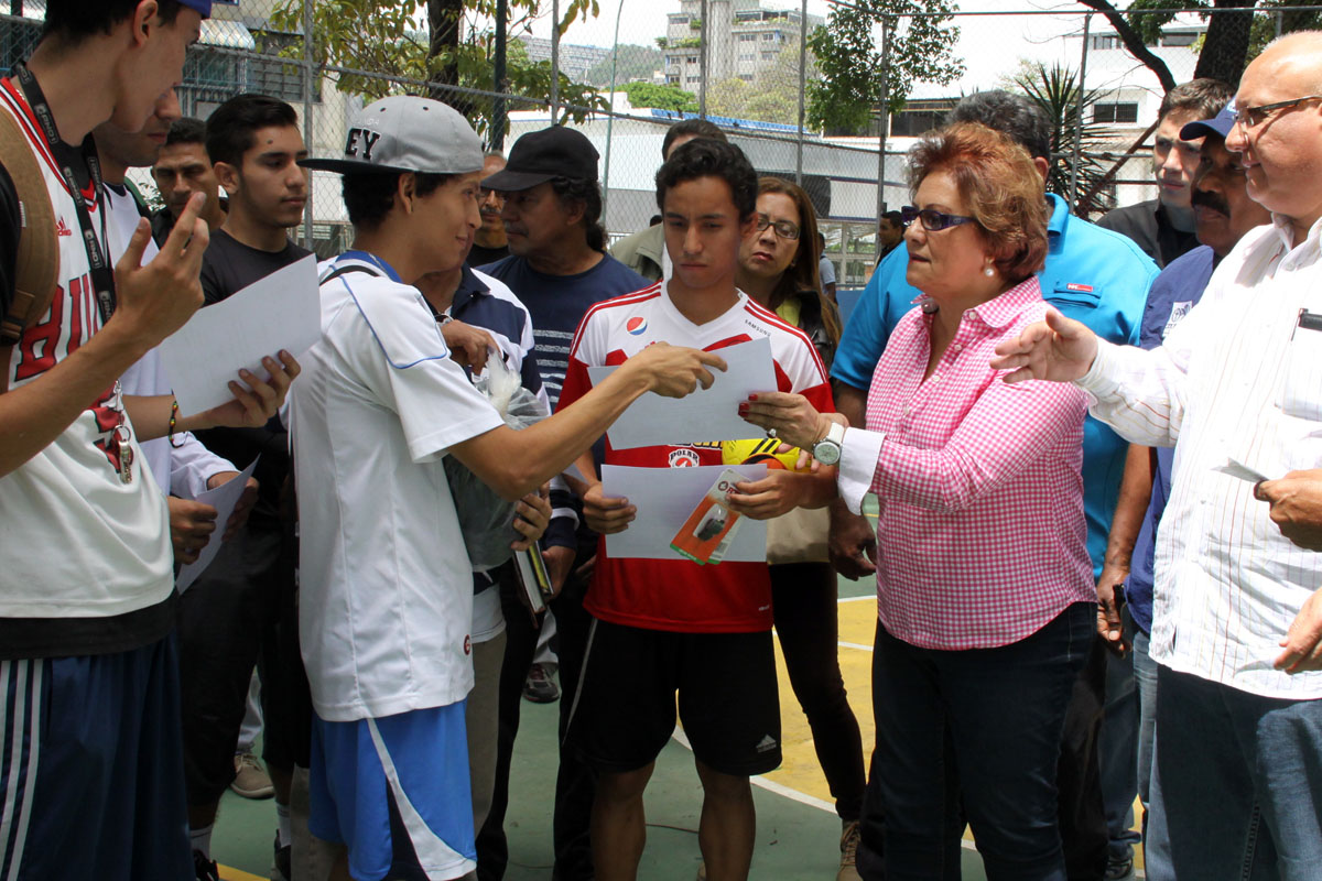 Alcaldía Metropolitana entregó canchas deportivas