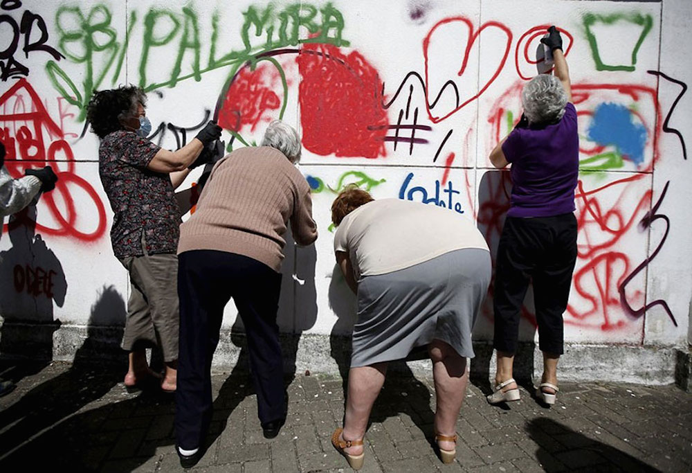 Las abuelas pinta grafitis