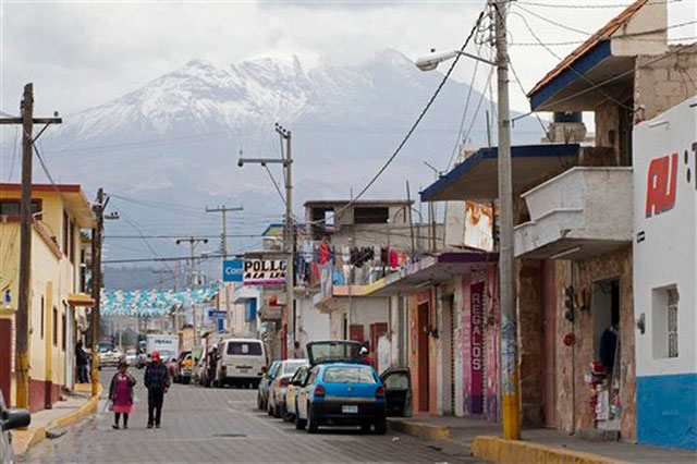 Hallan otro cuerpo momificado en volcán de México