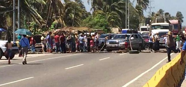 Protesta en la vía hacia Morrocoy (Foto)