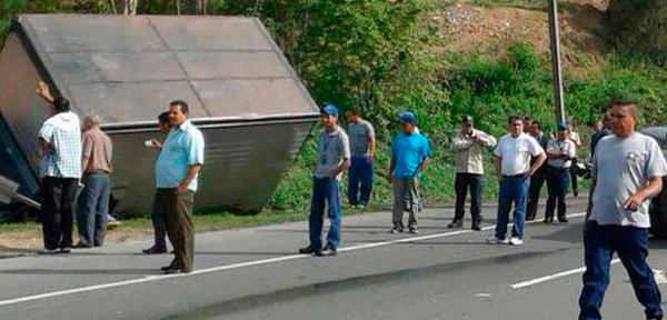 Un muerto y dos lesionados tras accidente en la ARC (tuits)