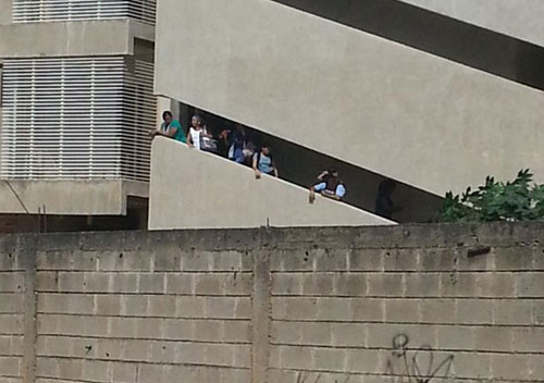 Denuncian presunta invasión de edificio en construcción en Carabobo