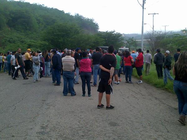 Trancaron el paso en la vía Charallave-Cúa por protesta