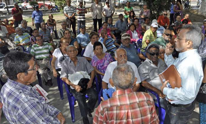 Obligan a adultos mayores a inscribirse en el PSUV