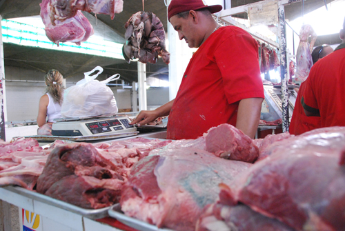El precio de la carne se burla de la regulación: un kilo cuesta Bs. 960