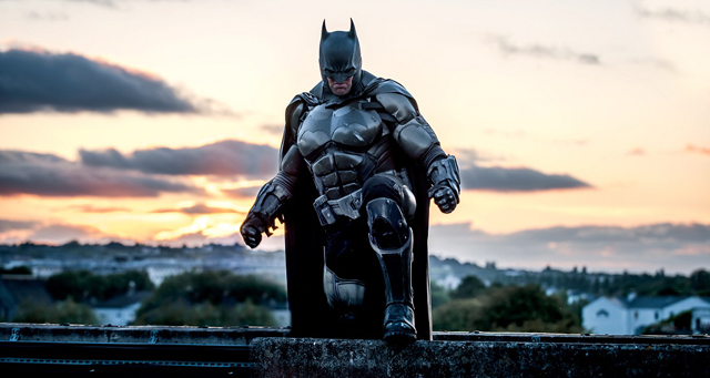 Este cosplayer se tomó muy en serio eso de ser Batman (Fotos)