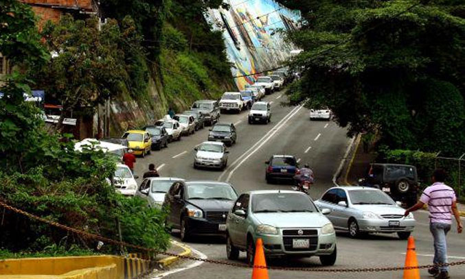 Una odisea… Hasta nueve horas tardan los tachirenses para echar gasolina