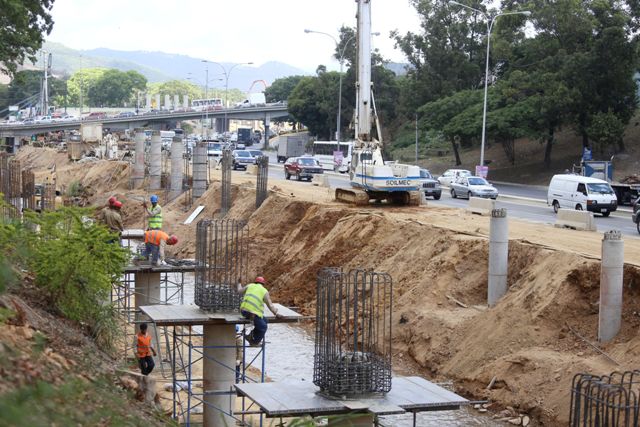 Autopista Valle-Coche con restricción parcial del tránsito este martes