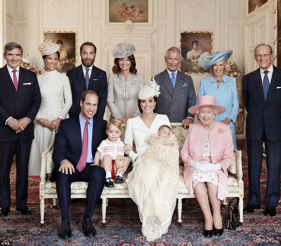 Las fotos oficiales del bautizo de la princesa Carlota de Cambridge