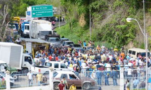 Vecinos de Anzoátegui y Sucre cerraron la troncal 9 por deficiencia de servicios públicos