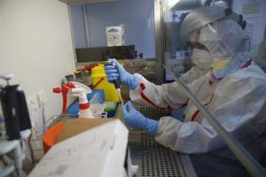 Según OMS, epidemia de ébola podría ser erradicada en el 2015