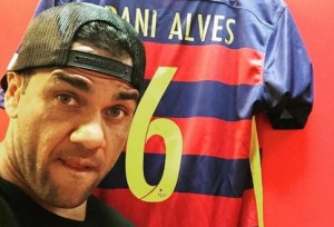Más responsabilidad: Dani Alves hereda el dorsal de Xavi Hernández