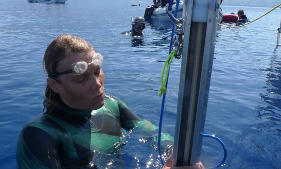 Desaparece una campeona mundial de apnea durante una zambullida en España