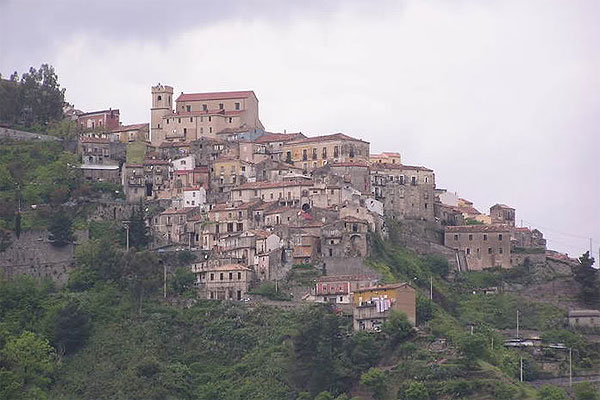 Sellia, un pueblo donde está prohibido morir