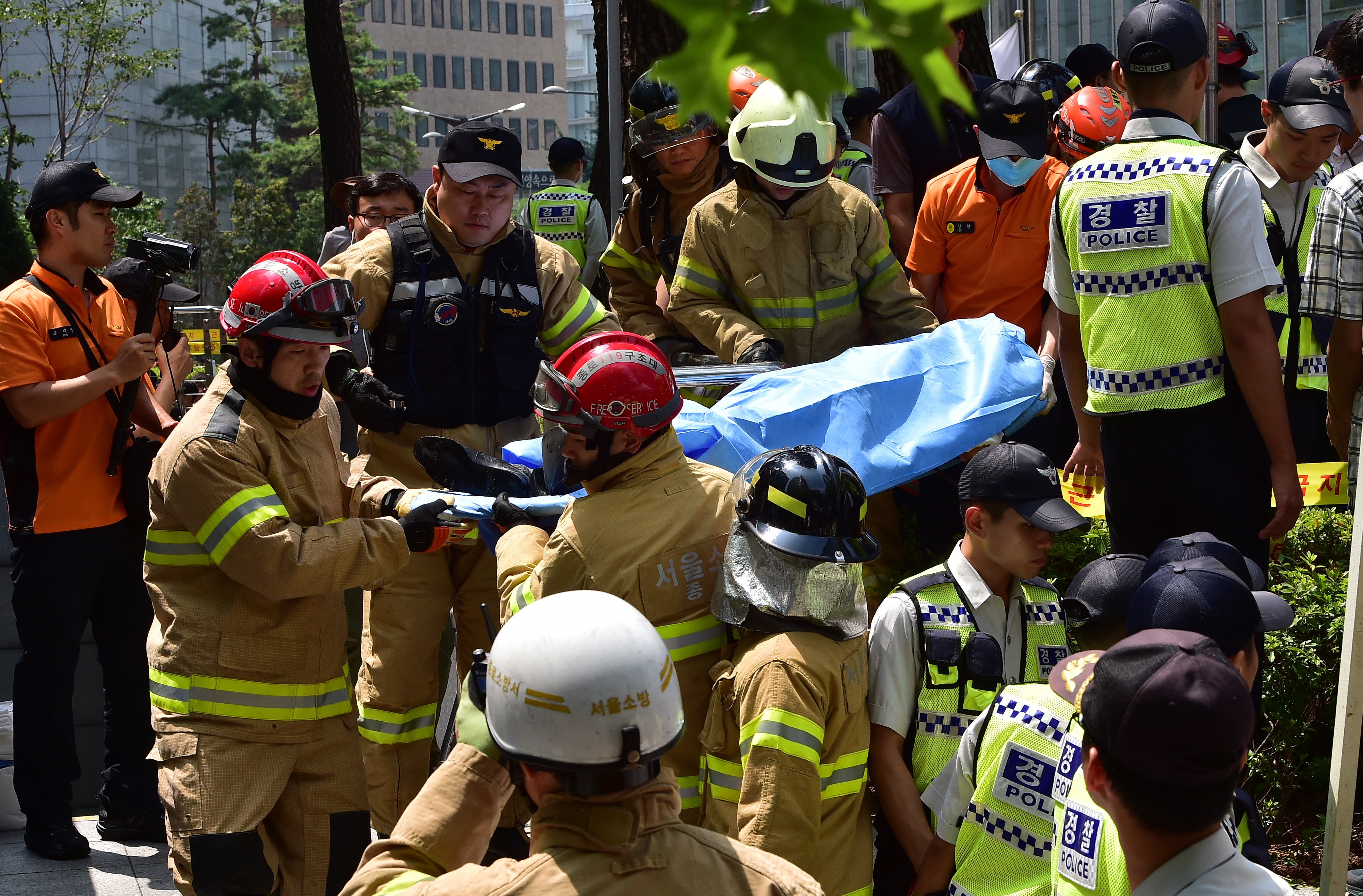 Un hombre se prende fuego ante la embajada de Japón