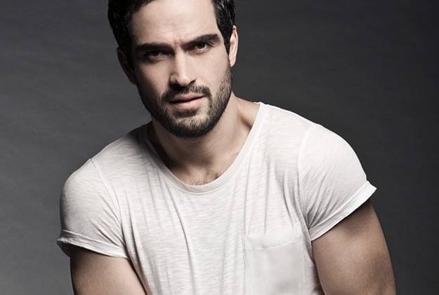 Alfonso Herrera protagonizará la serie “Urban Cowboy”