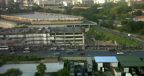 ¡Y siguen las humillantes colas!… Así amanecieron los supermercados este #12Ag (Fotos)