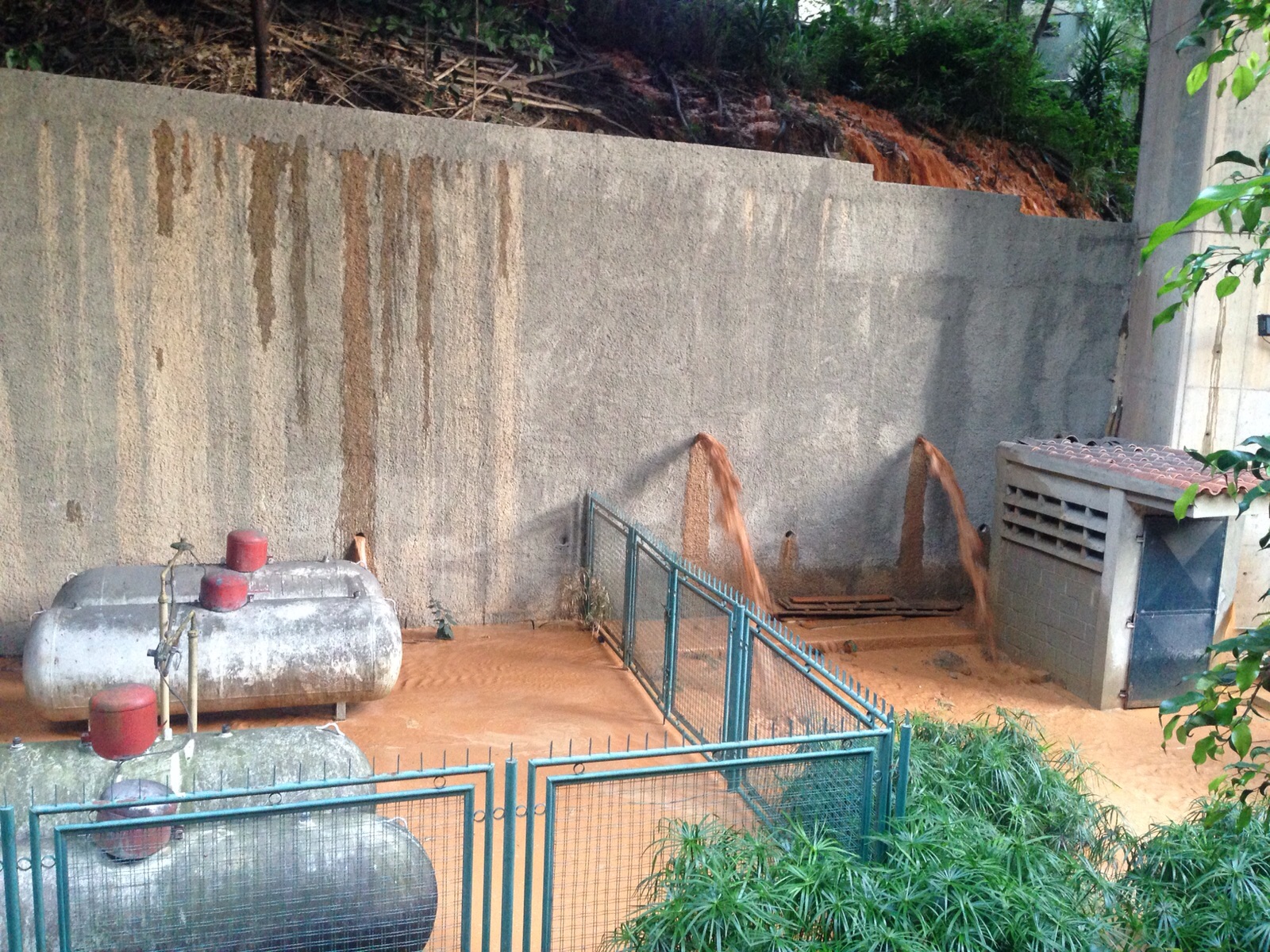 Concejales de El Hatillo exigen a Hidrocapital atender con celeridad botes de aguas en el municipio