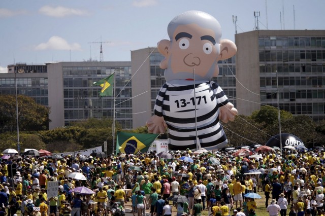 An inflatable doll of former President Luiz Inacio Lula da Silva can be seen during a protest against Brazil's President Dilma Rousseff, part of nationwide protests calling for her impeachment, at Esplanade of Ministries in Brasilia, Brazil, August 16, 2015. REUTERS/Ueslei Marcelino