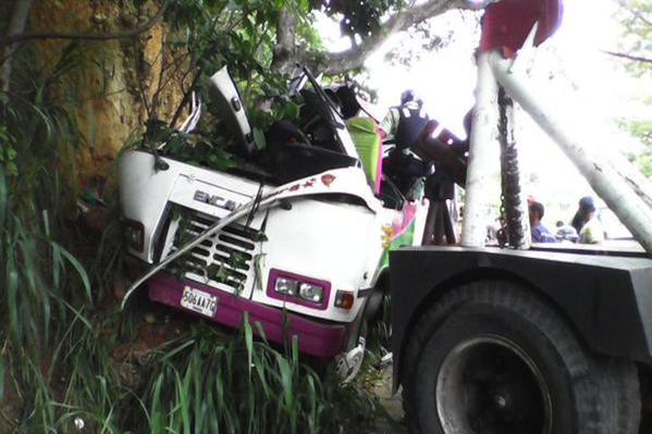 Accidente vial en Carabobo dejó 5 fallecidos y 29 lesionados