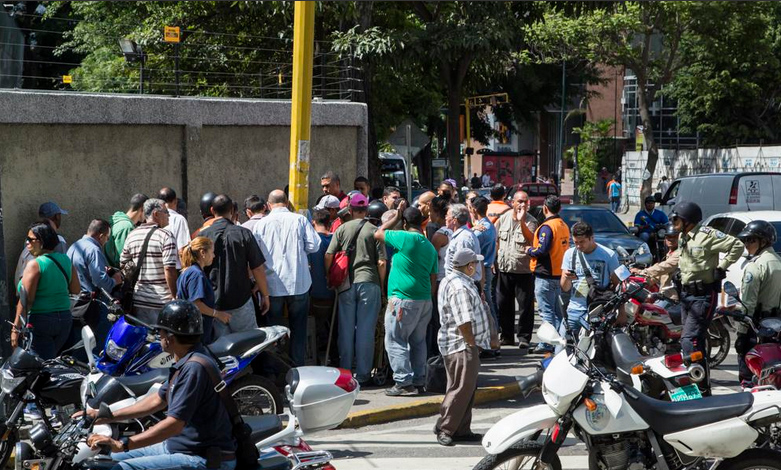 ¡Cansados de tanta delincuencia! Ciudadanos casi linchan a ladrón en El Rosal