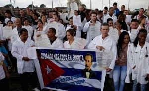 Un mil 600 médicos cubanos se largaron por malas condiciones de Venezuela… ¡A Colombia!