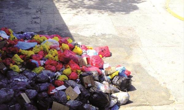 ¡Insólito! Bolsas con desechos biológicos en el hospital Dr. José Francisco Molina Sierra en Puerto Cabello
