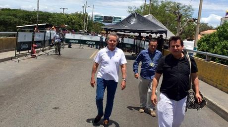 Diego Arria visitó albergues en Cúcuta