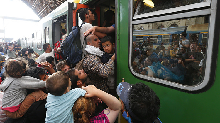 En Hungría descubren a dos terroristas entre los refugiados