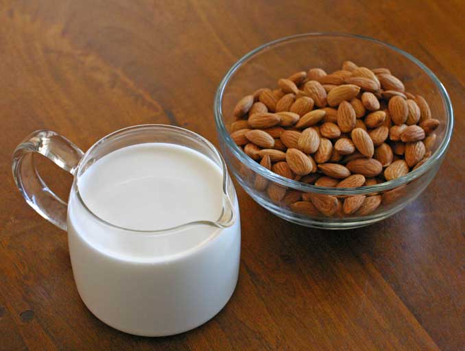 ¡Hazlo tu mismo! Así se prepara la leche de almendra y de avena en casa