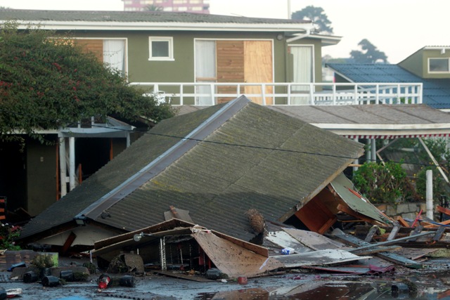 Sube a doce la cifra de muertos por terremoto en Chile