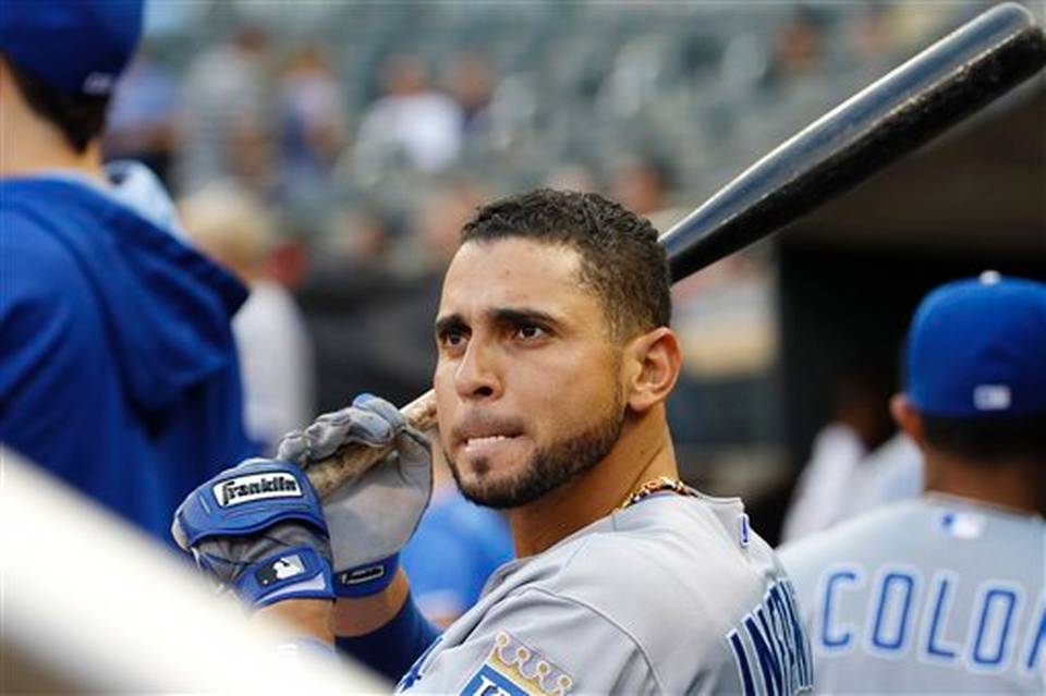 Omar Infante se fue para la calle y empujó 7 carreras para la causa de Kansas City