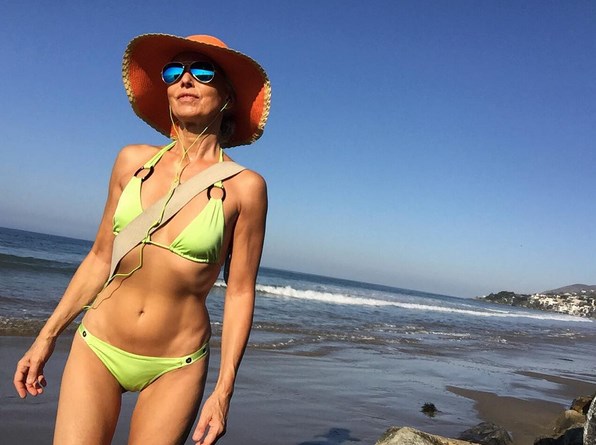 Yasmina Rossi, la escultural modelo de 59 años que desafía el paso del tiempo (Fotos)